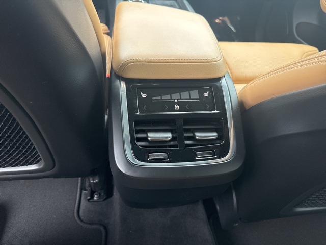 2022 Volvo XC60 B5 Inscription photo 21