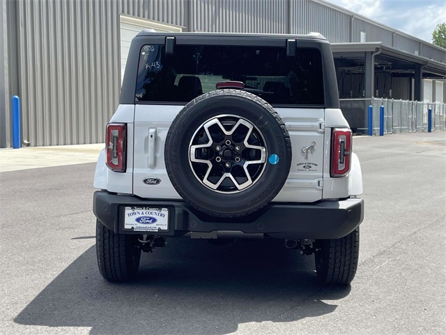 2025 Ford Bronco Outer Banks photo 2