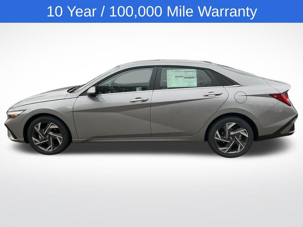 2025 Hyundai Elantra SEL Convenience photo 2