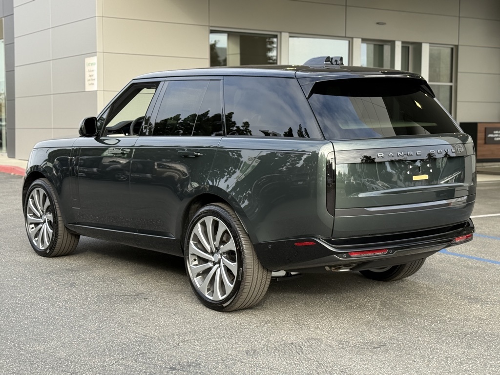 2025 Land Rover Range Rover SE photo 4