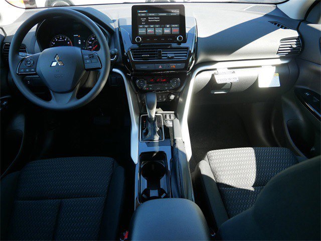 2025 Mitsubishi Eclipse Cross LE photo 6