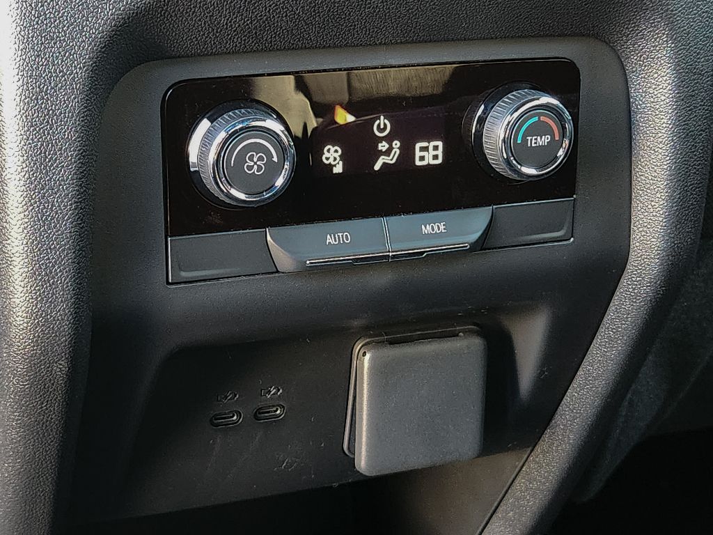 2025 Chevrolet Traverse photo 24