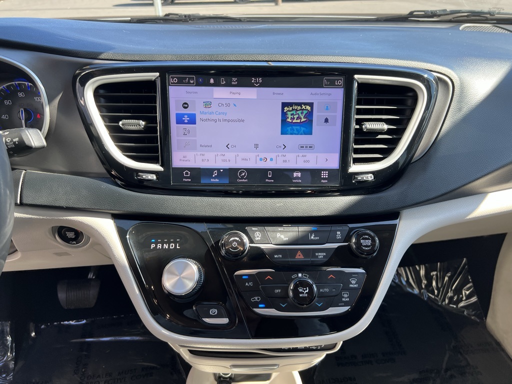 2023 Chrysler Pacifica Touring L photo 18