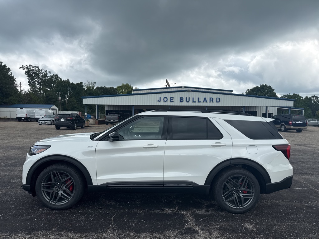 2025 Ford Explorer ST-Line photo 9