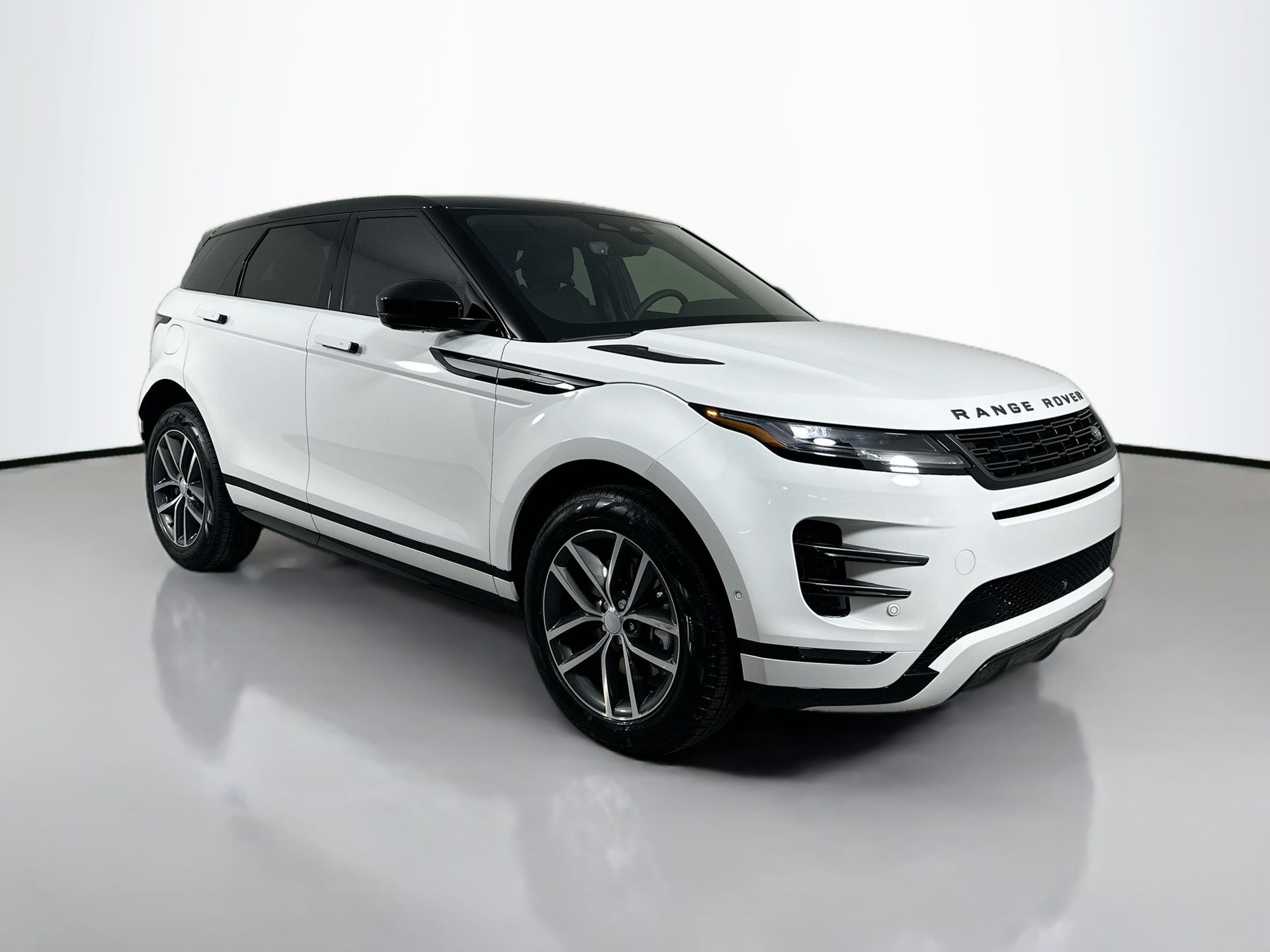 2026 Land Rover Range Rover Evoque Dynamic SE photo 3