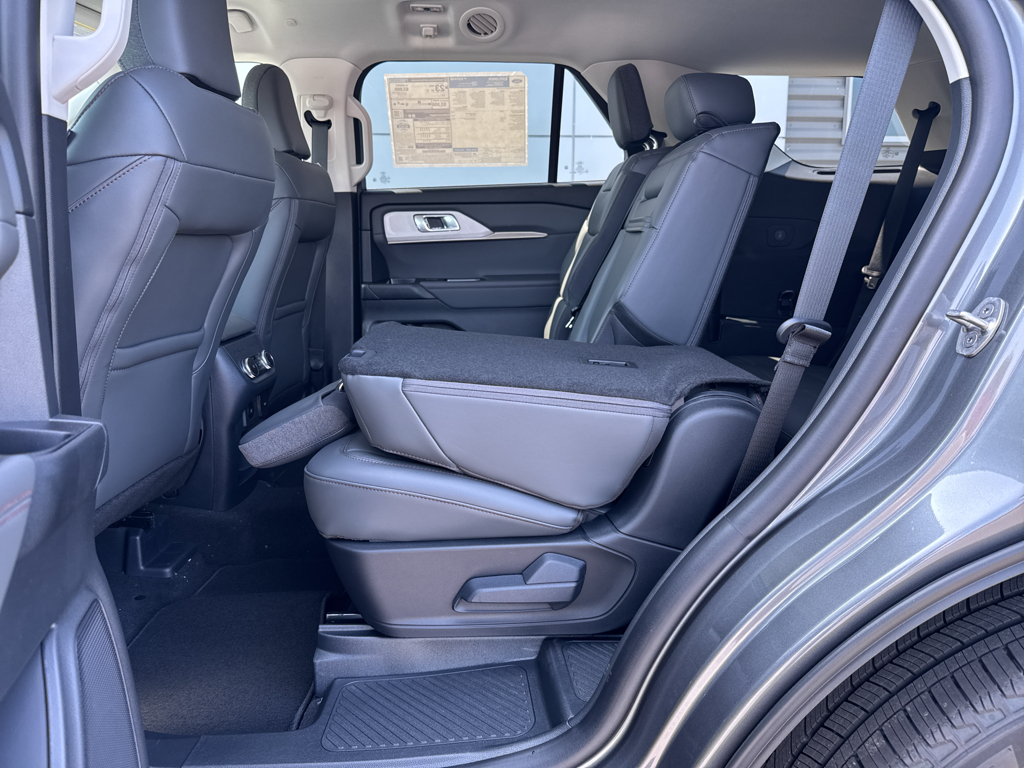 2025 Ford Explorer photo 19