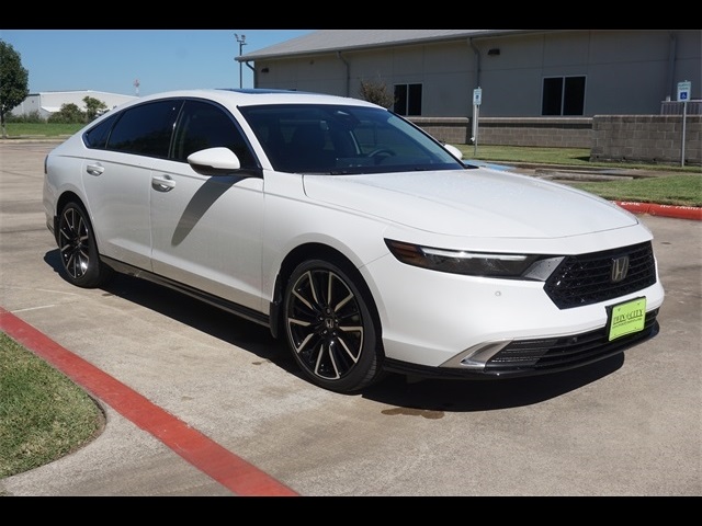 2025 Honda Accord Hybrid Touring's photo