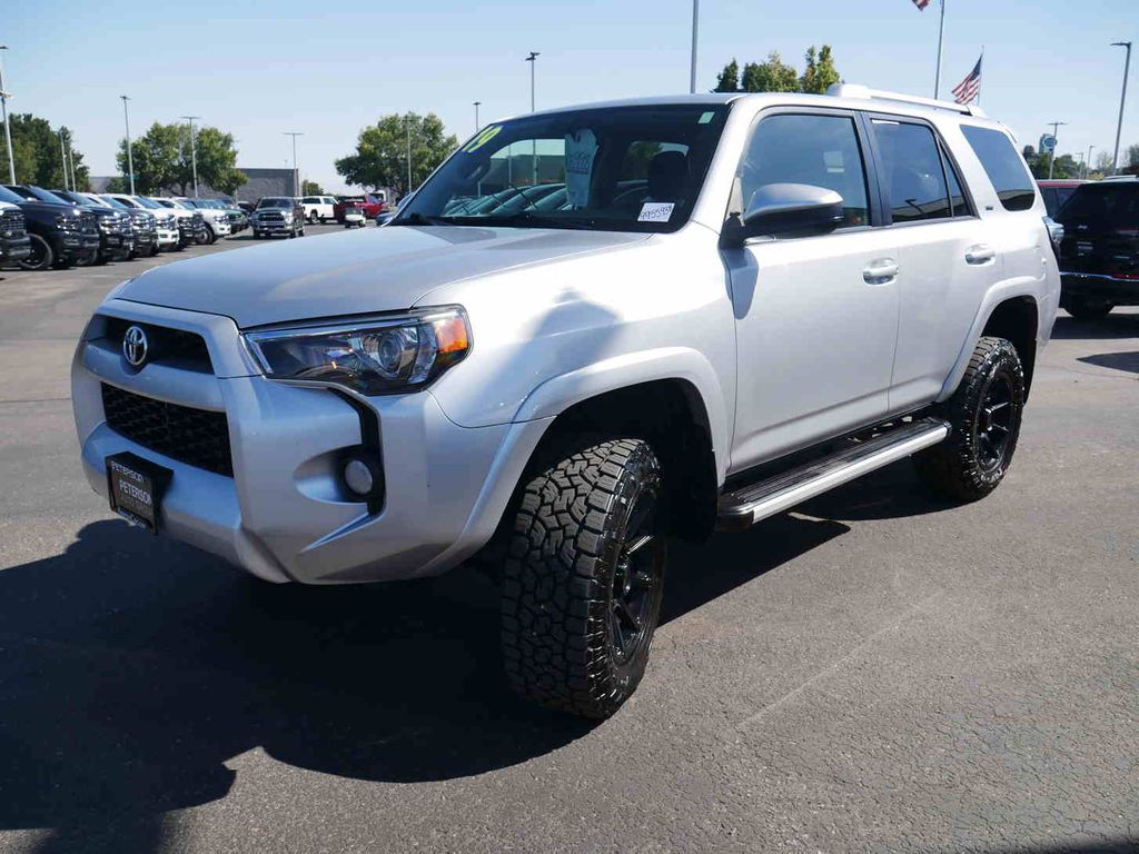 2016 Toyota 4Runner SR5 photo 2