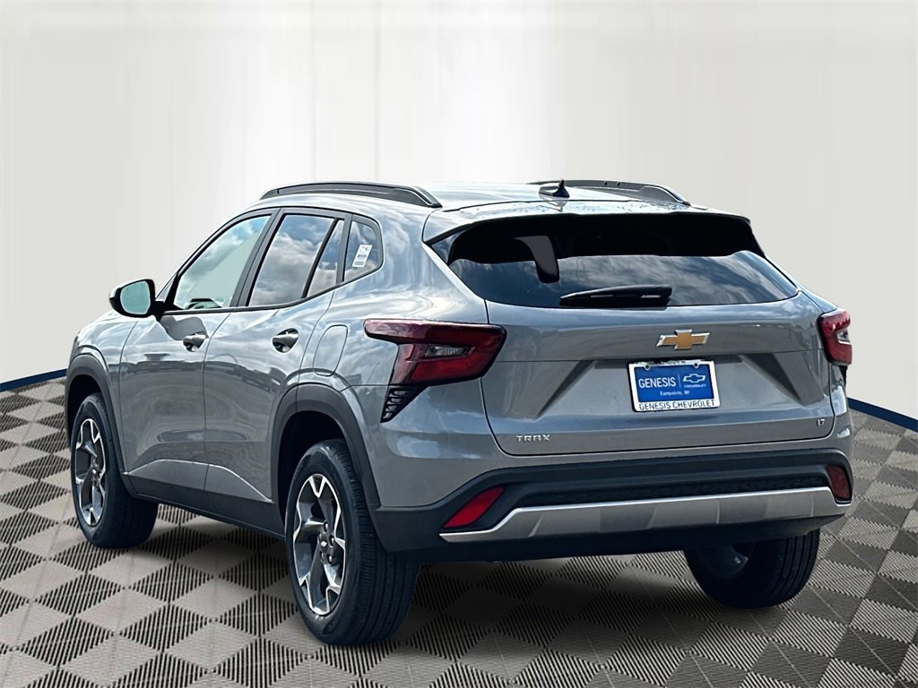 2025 Chevrolet Trax LT photo 4