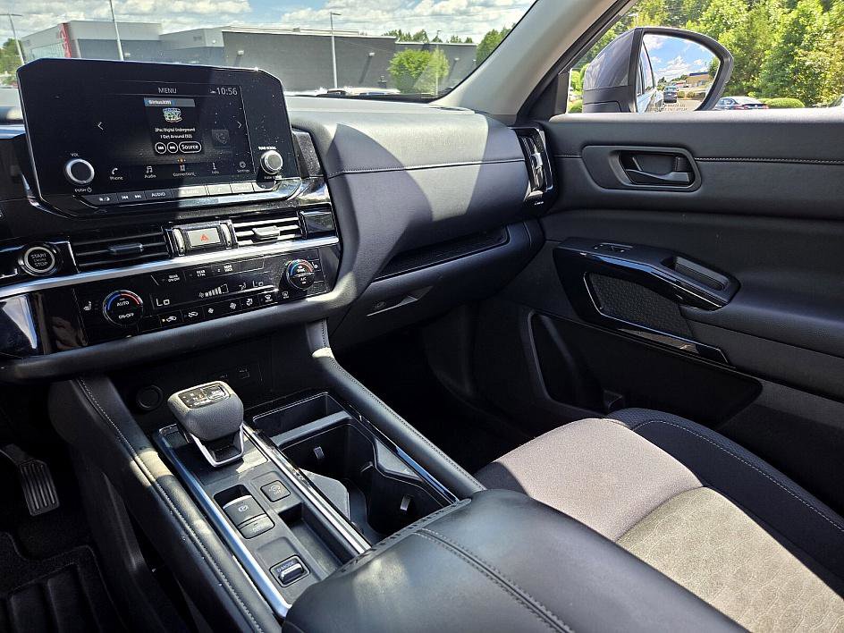 2024 Nissan Pathfinder SV photo 15