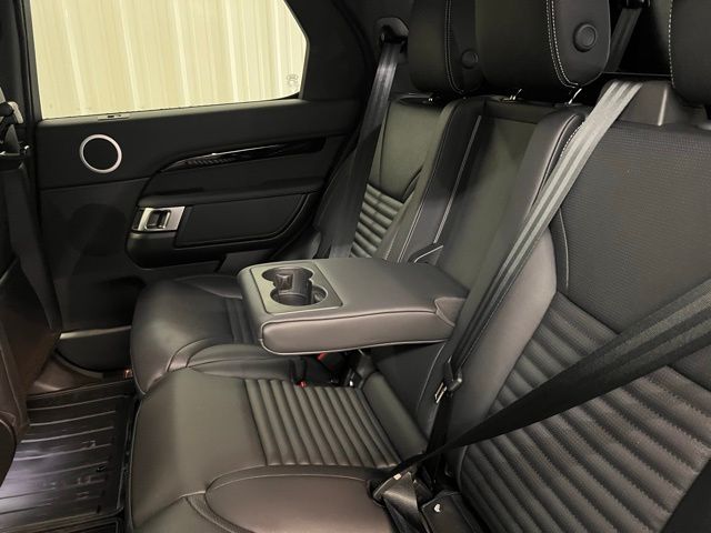 2025 Land Rover Discovery S photo 16