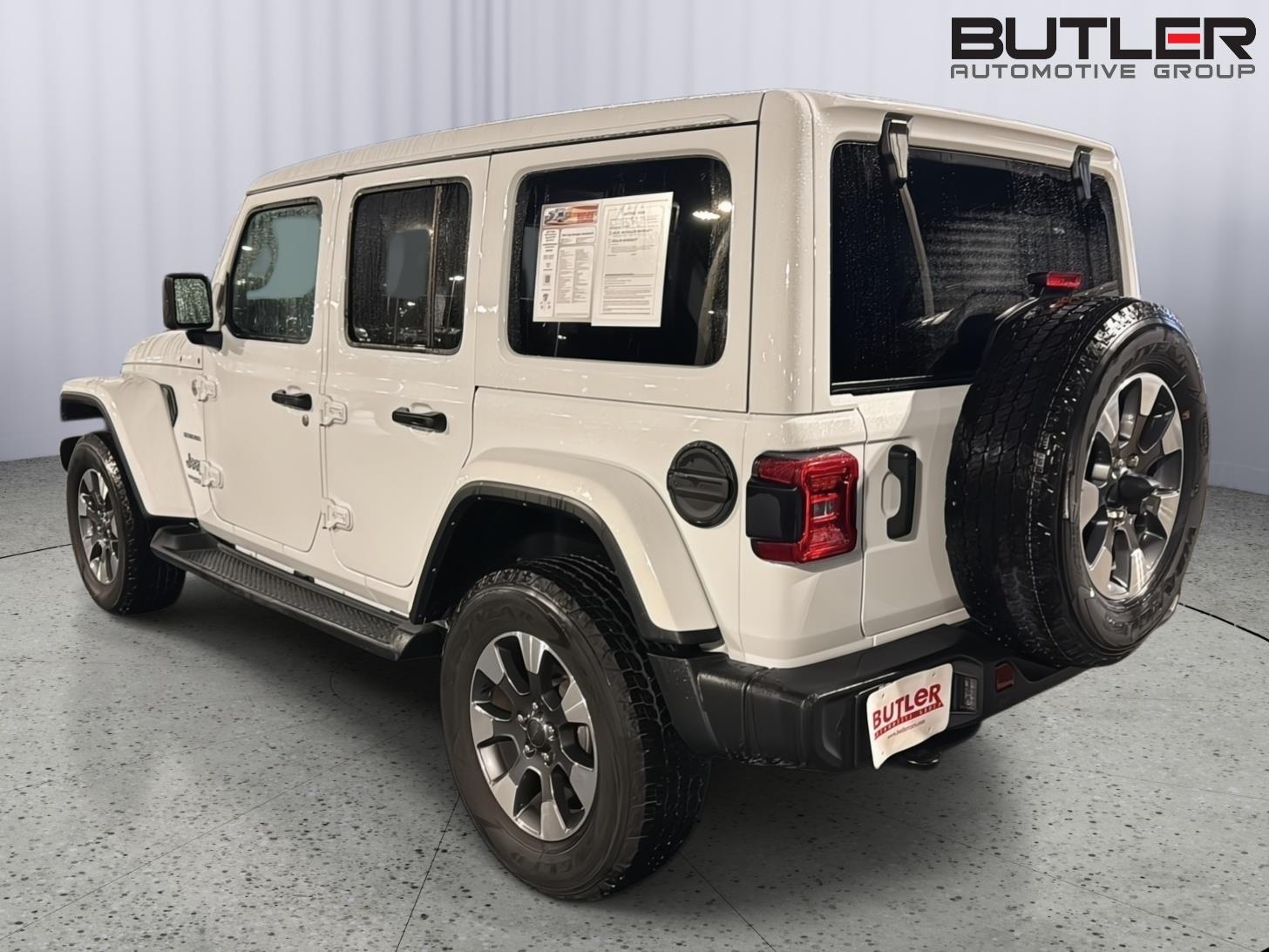 2022 Jeep Wrangler Unlimited Sahara photo 2