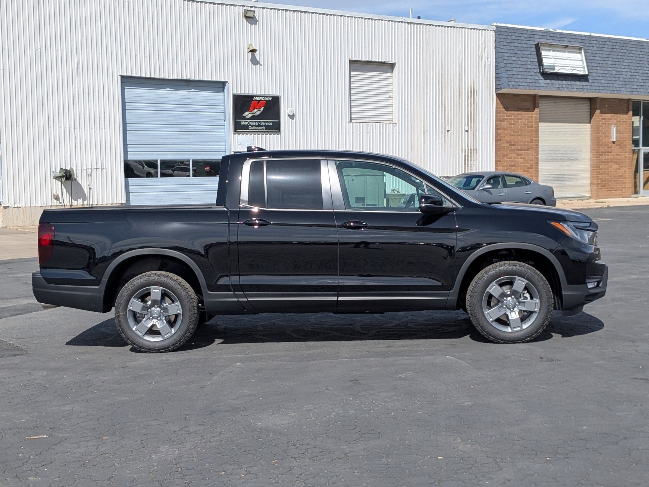 2025 Honda Ridgeline TrailSport photo 2