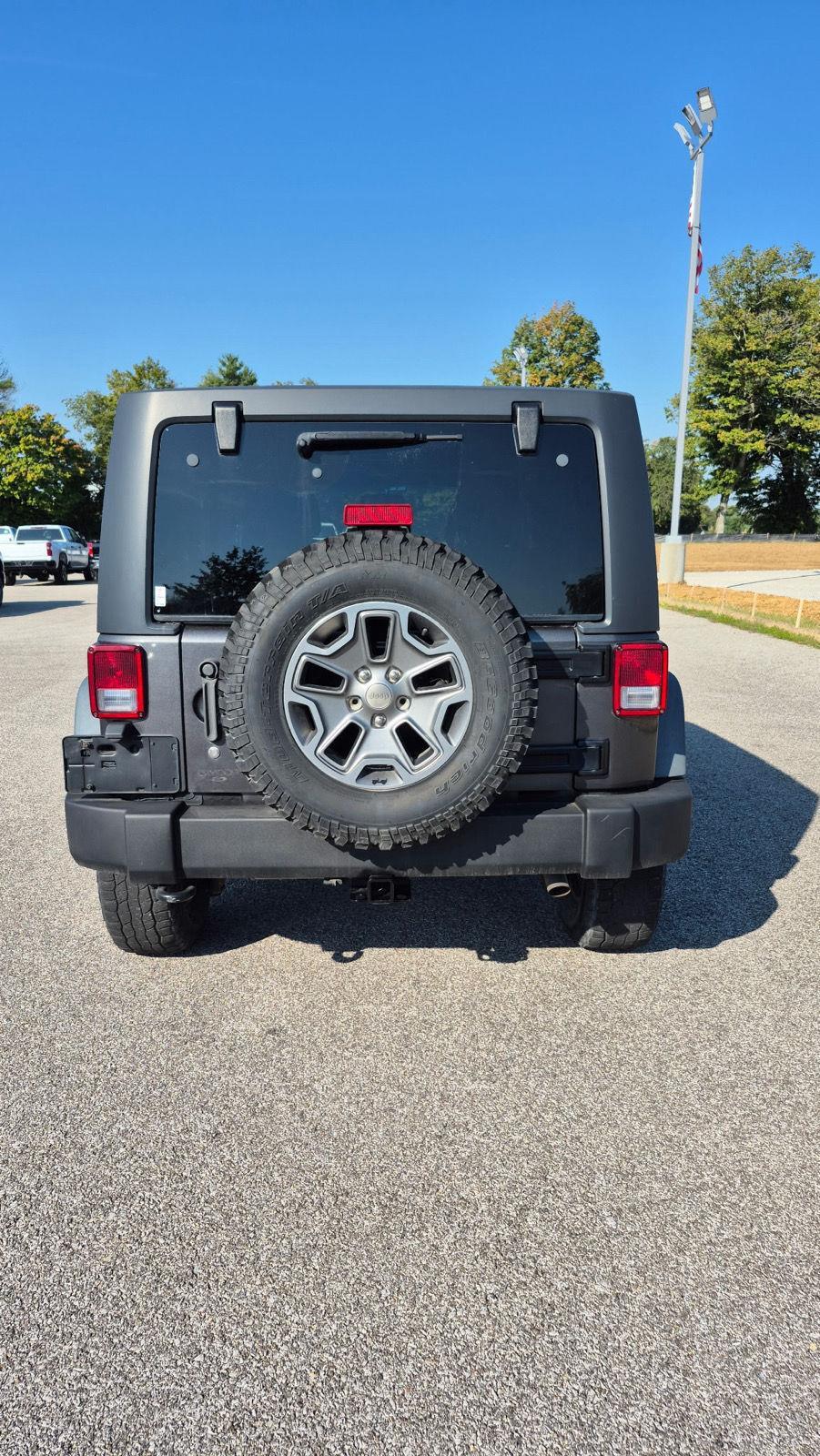 2016 Jeep Wrangler Unlimited Rubicon photo 6
