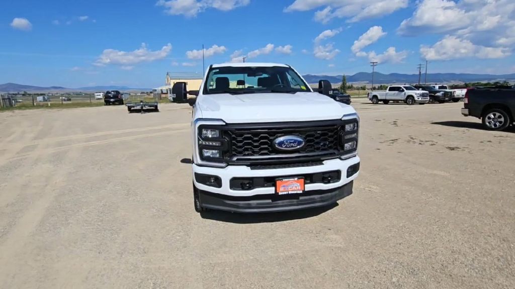 2025 Ford F-350 photo 3
