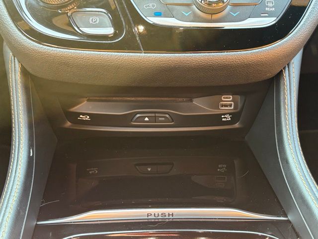 2023 Chrysler Pacifica Hybrid Pinnacle photo 38