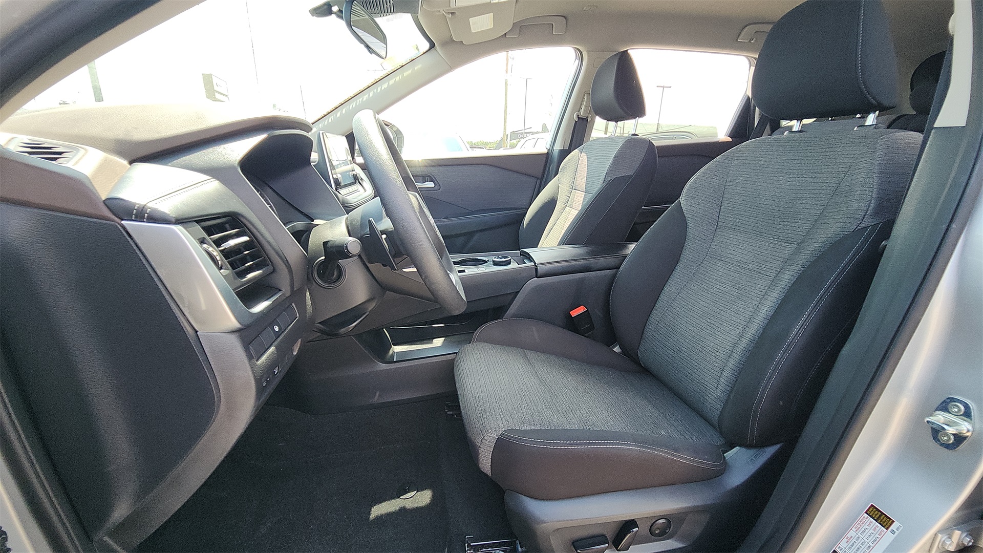 2023 Nissan Rogue SV photo 9