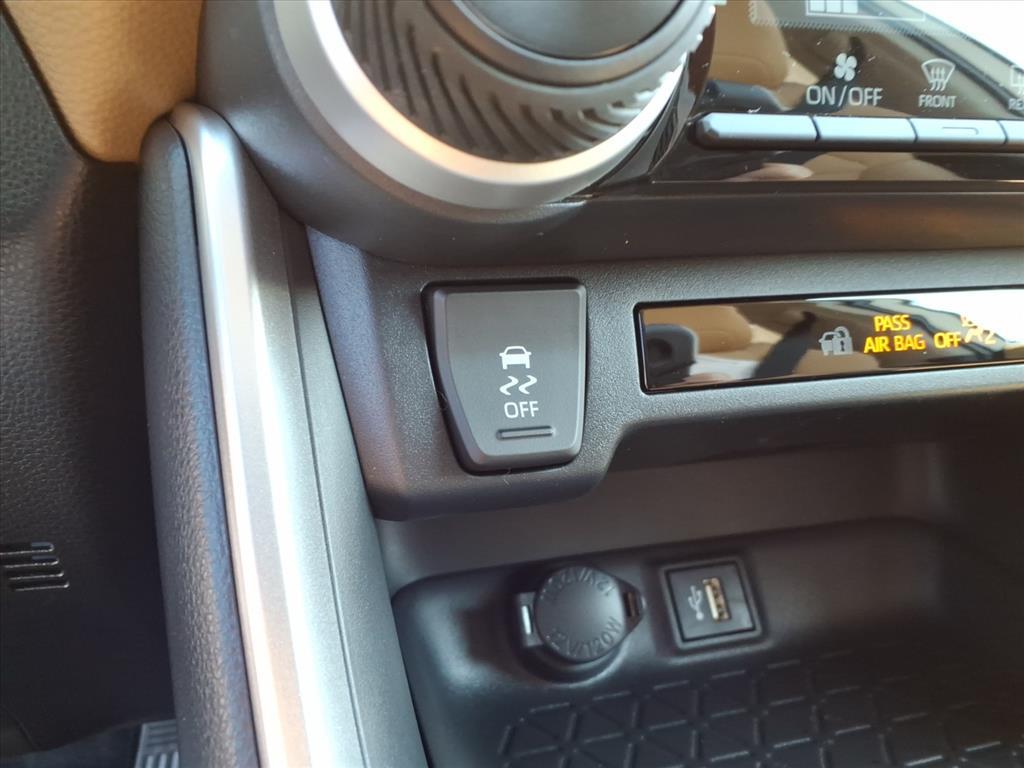 2025 Toyota RAV4 LE photo 15