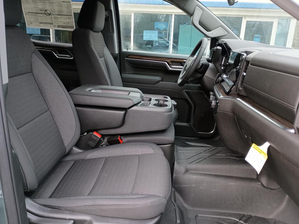 2025 Chevrolet Silverado 1500 LT photo 19