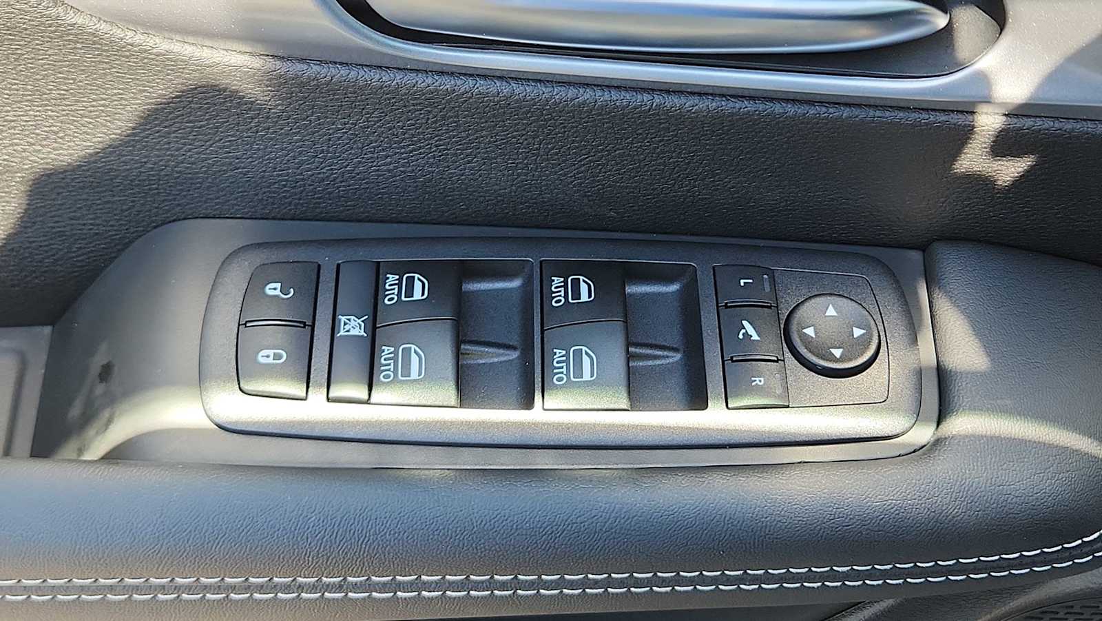 2026 Chrysler Pacifica Limited photo 16