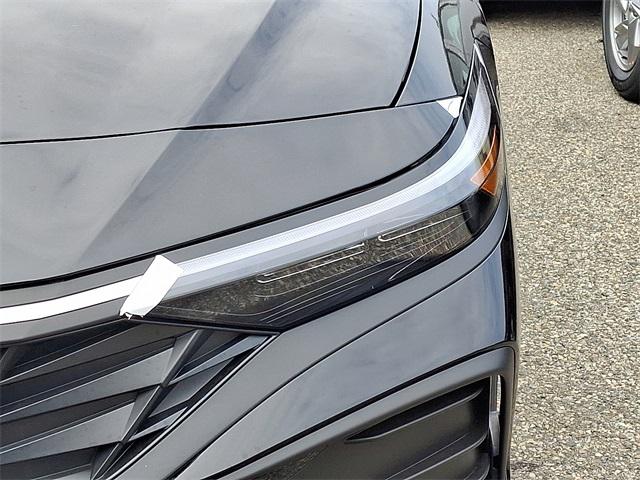 2026 Hyundai Elantra SE photo 4