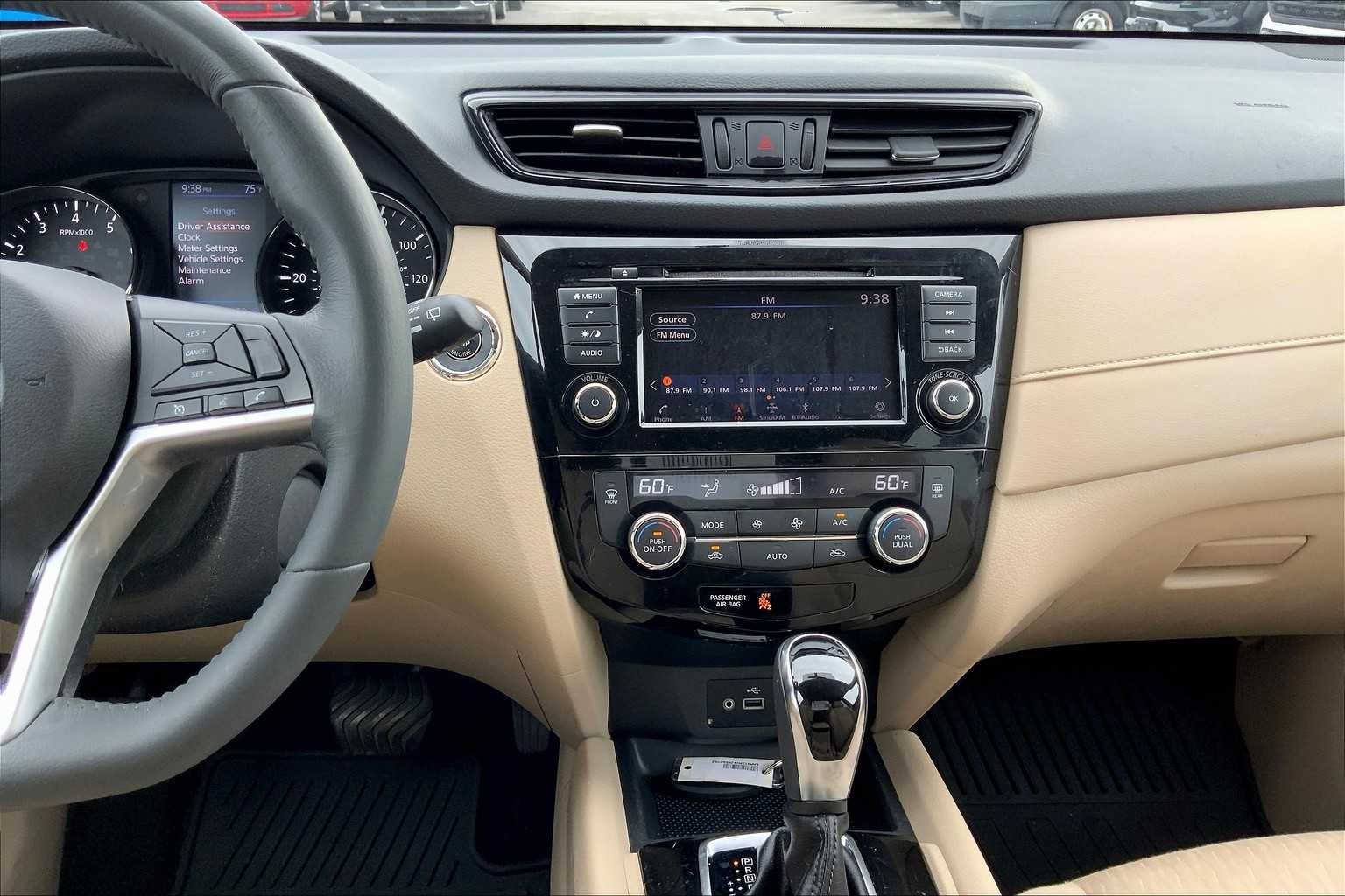 2018 Nissan Rogue SV photo 6
