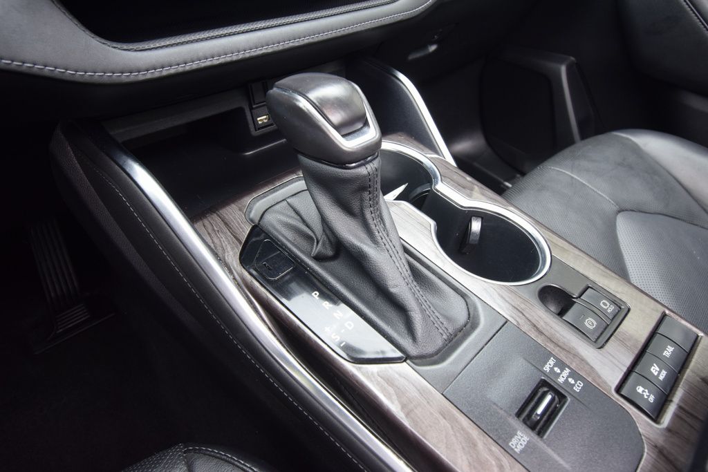 2021 Toyota Highlander Hybrid Platinum photo 21