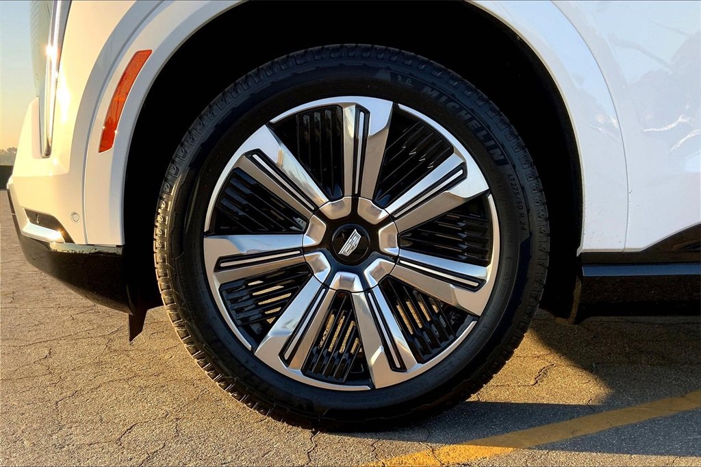 2025 Cadillac Escalade IQ Luxury photo 12