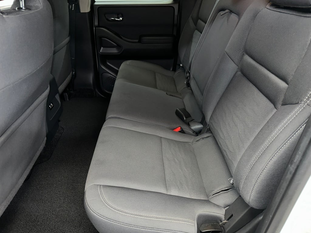 2022 Nissan Frontier SV photo 2