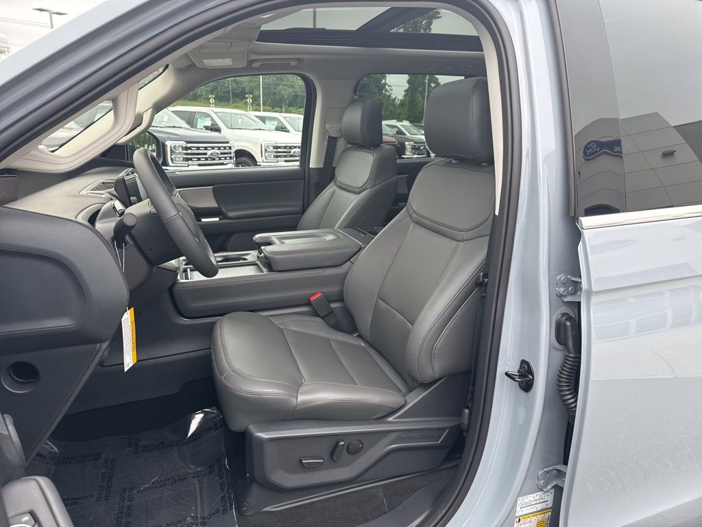 2025 Ford Expedition photo 11