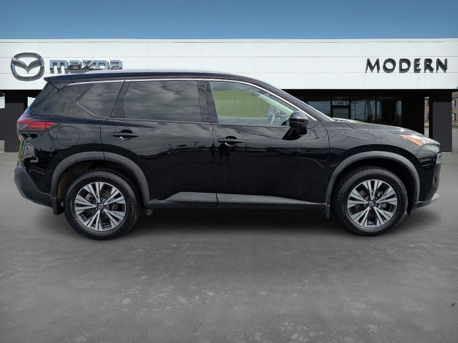 2021 Nissan Rogue SV photo 4
