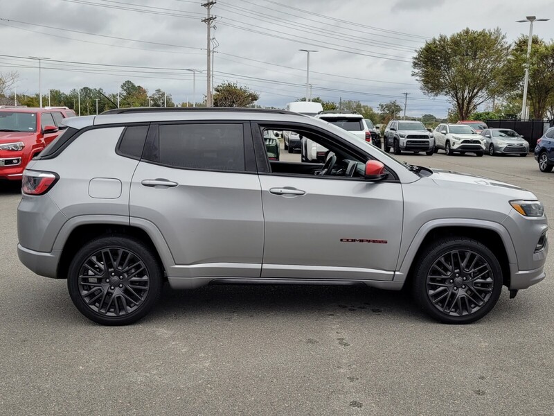 2023 Jeep Compass Limited Red Edition photo 2