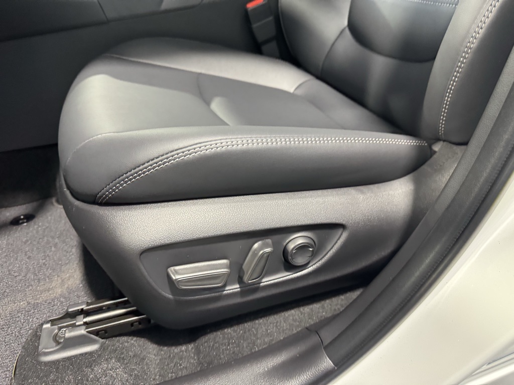 2025 Toyota RAV4 XLE Premium photo 32