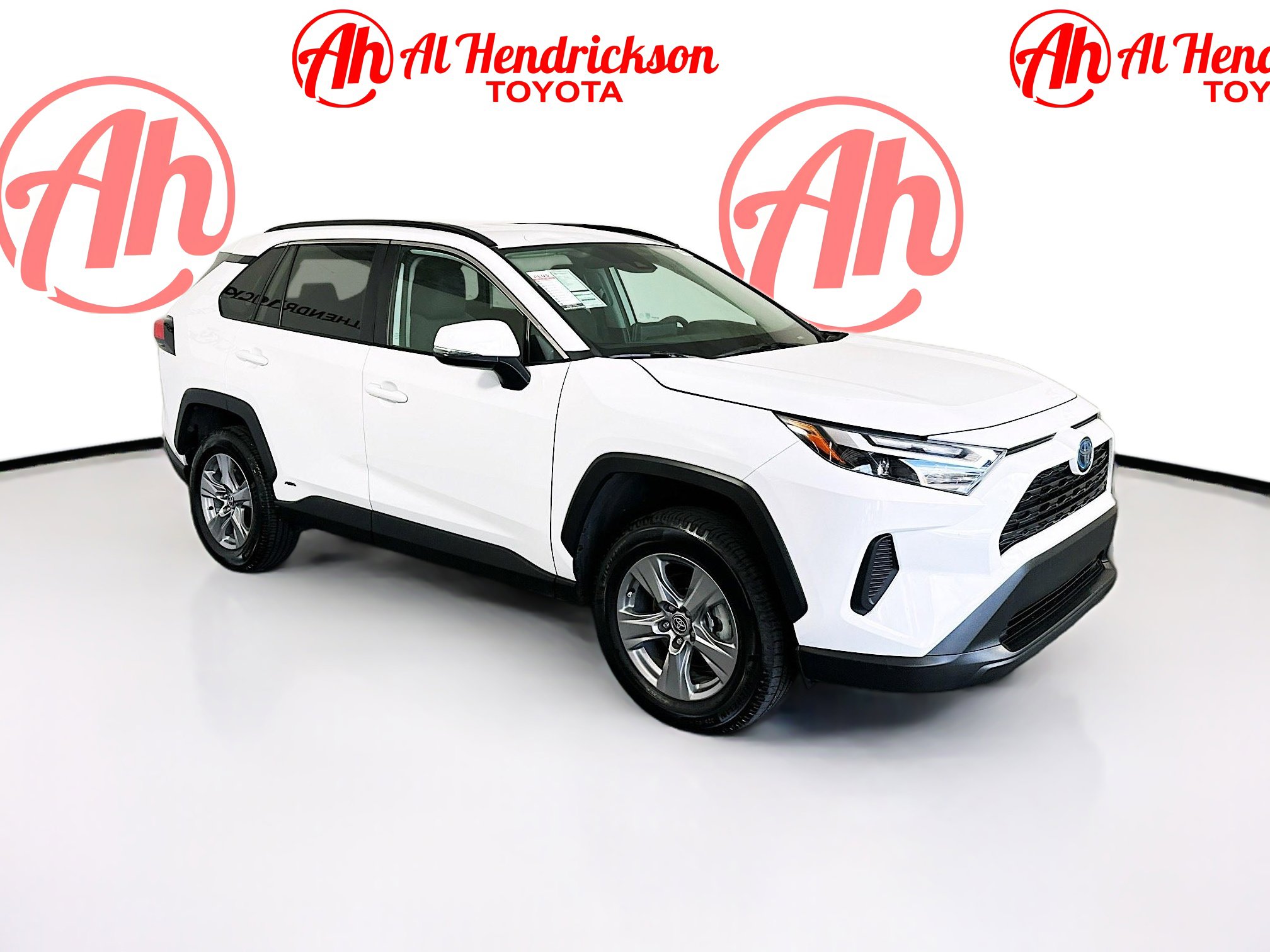 2023 Toyota RAV4 XLE's photo