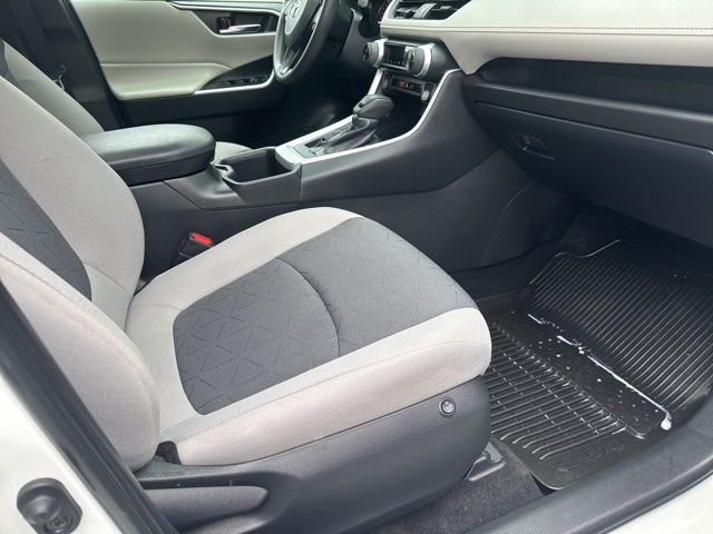 2022 Toyota RAV4 XLE photo 16