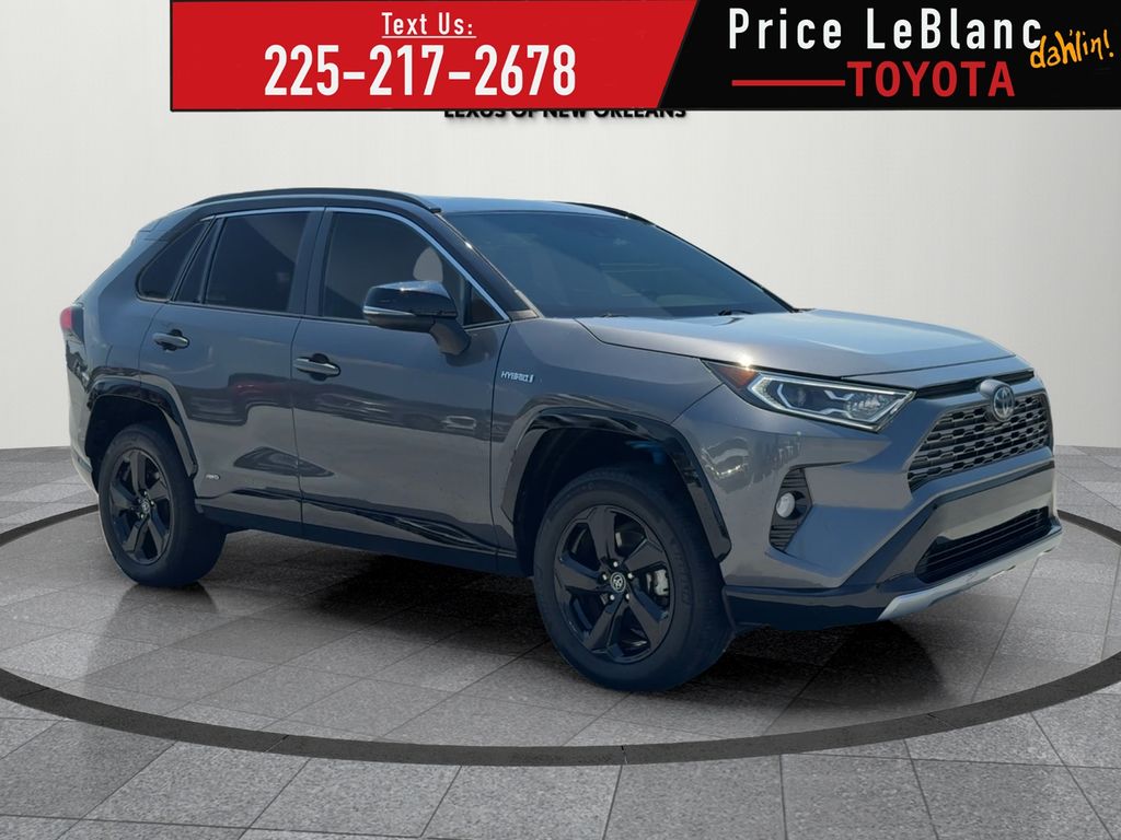 2021 Toyota RAV4 XSE's photo