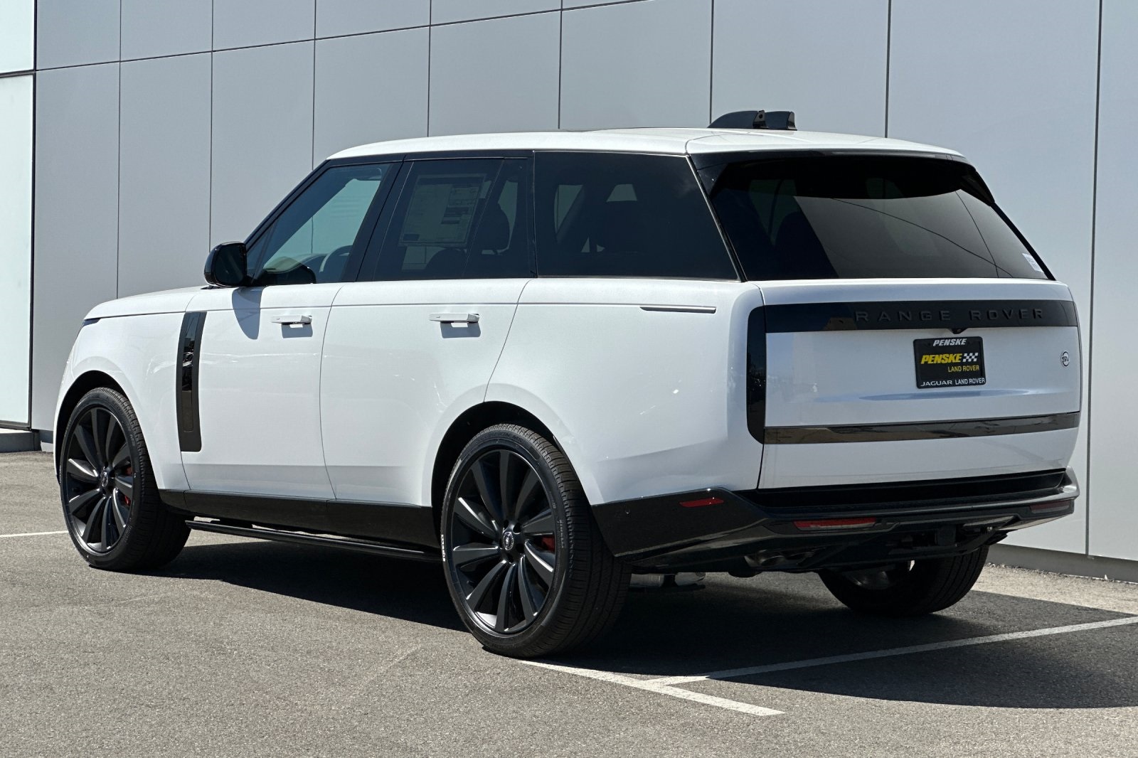 2025 Land Rover Range Rover SV photo 3