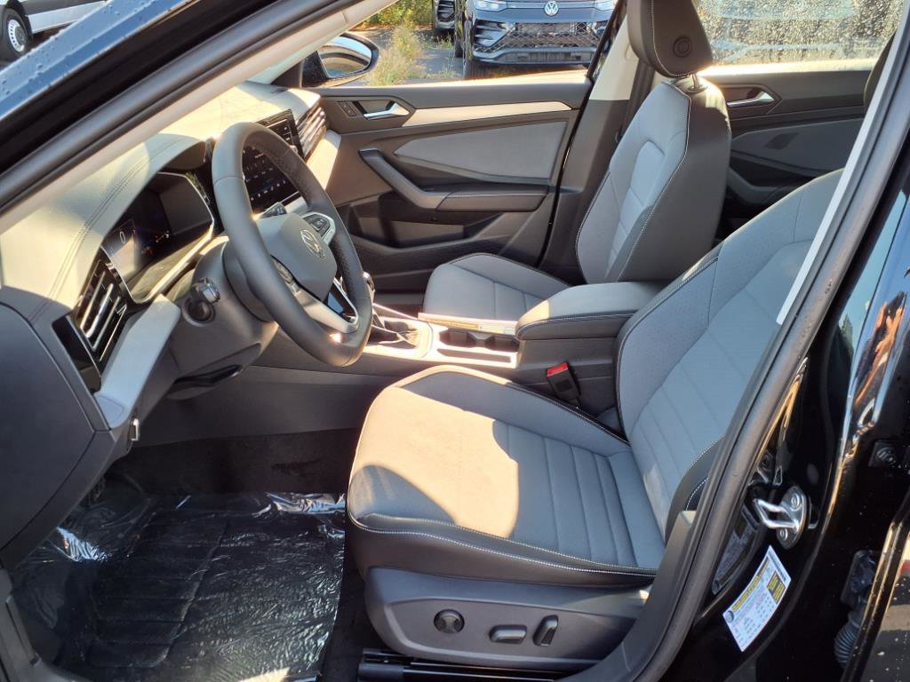 2025 Volkswagen Jetta SE photo 2