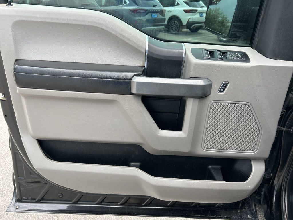 2015 Ford F-150 XLT photo 10