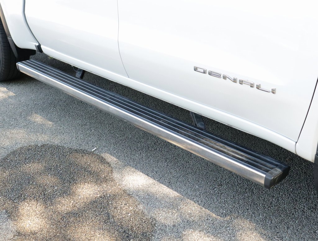 Used 2022 White Frost Tricoat GMC Denali image 41