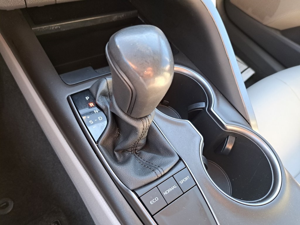 2022 Toyota Camry SE photo 18