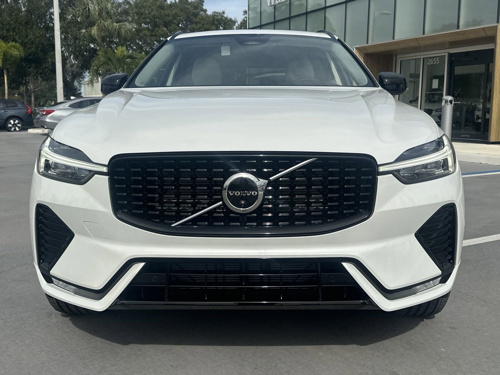 2025 Volvo XC60 B5 Plus photo 6