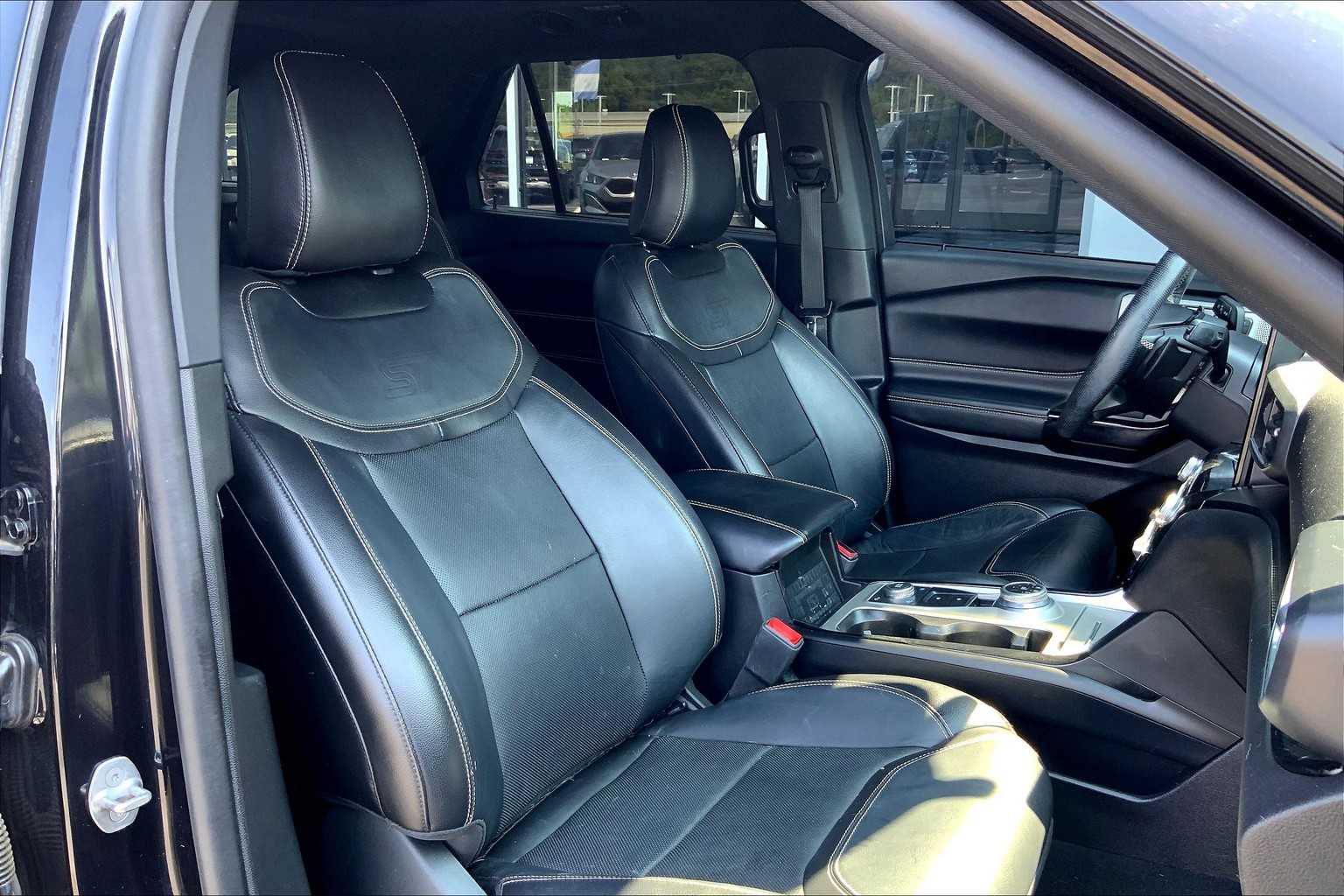 2021 Ford Explorer ST photo 2
