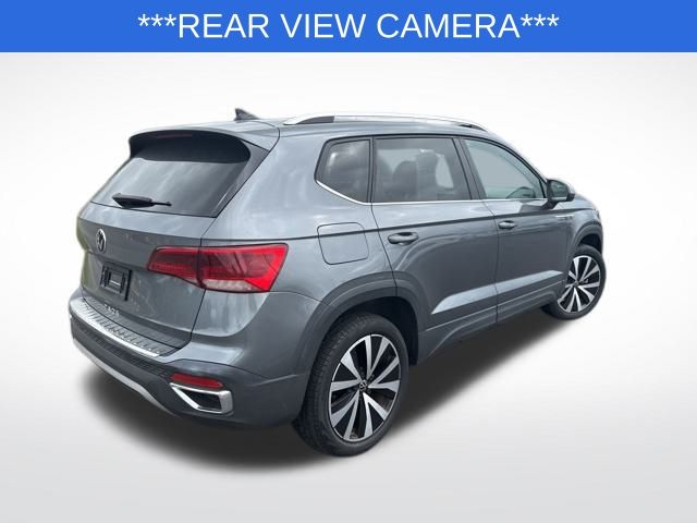 2022 Volkswagen Taos SE photo 2