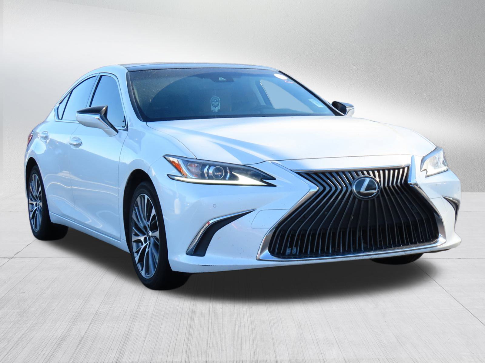 2019 Lexus ES 350's photo