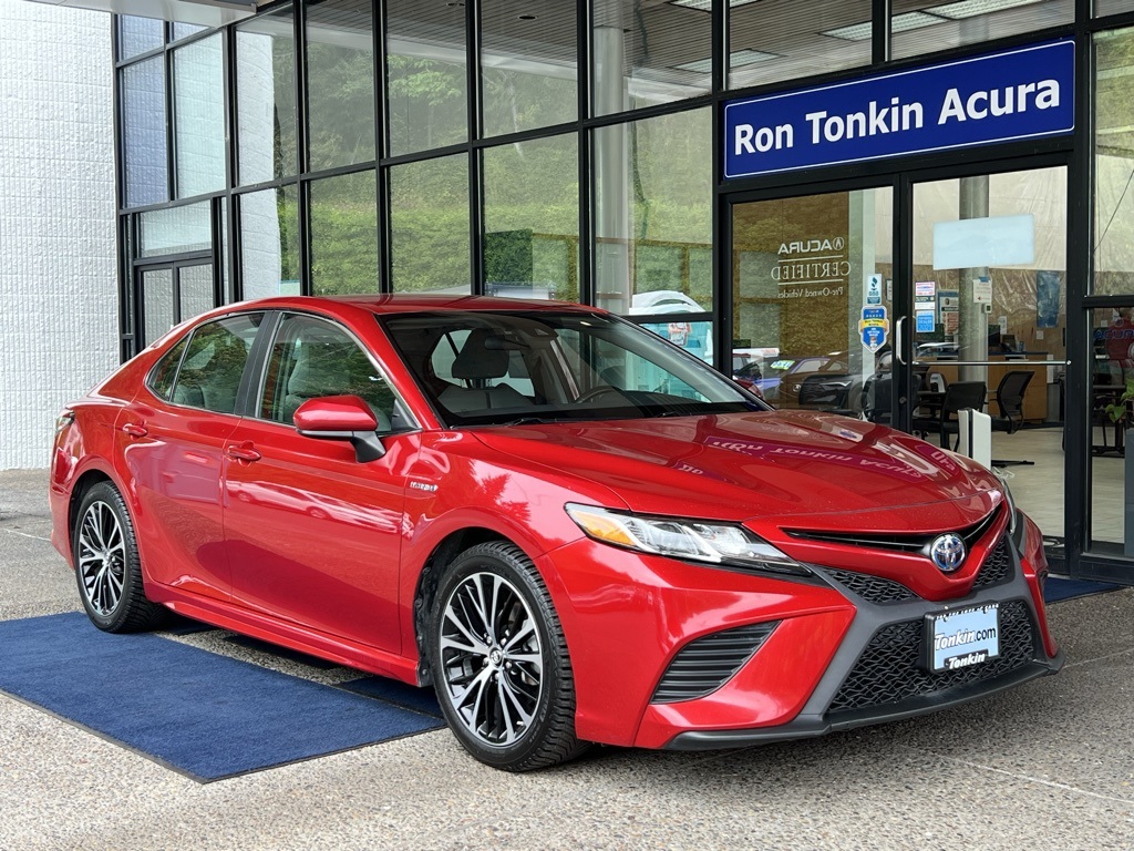 2019 Toyota Camry Hybrid SE photo 2