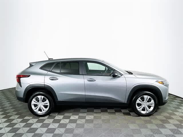 2025 Chevrolet Trax LS photo 8