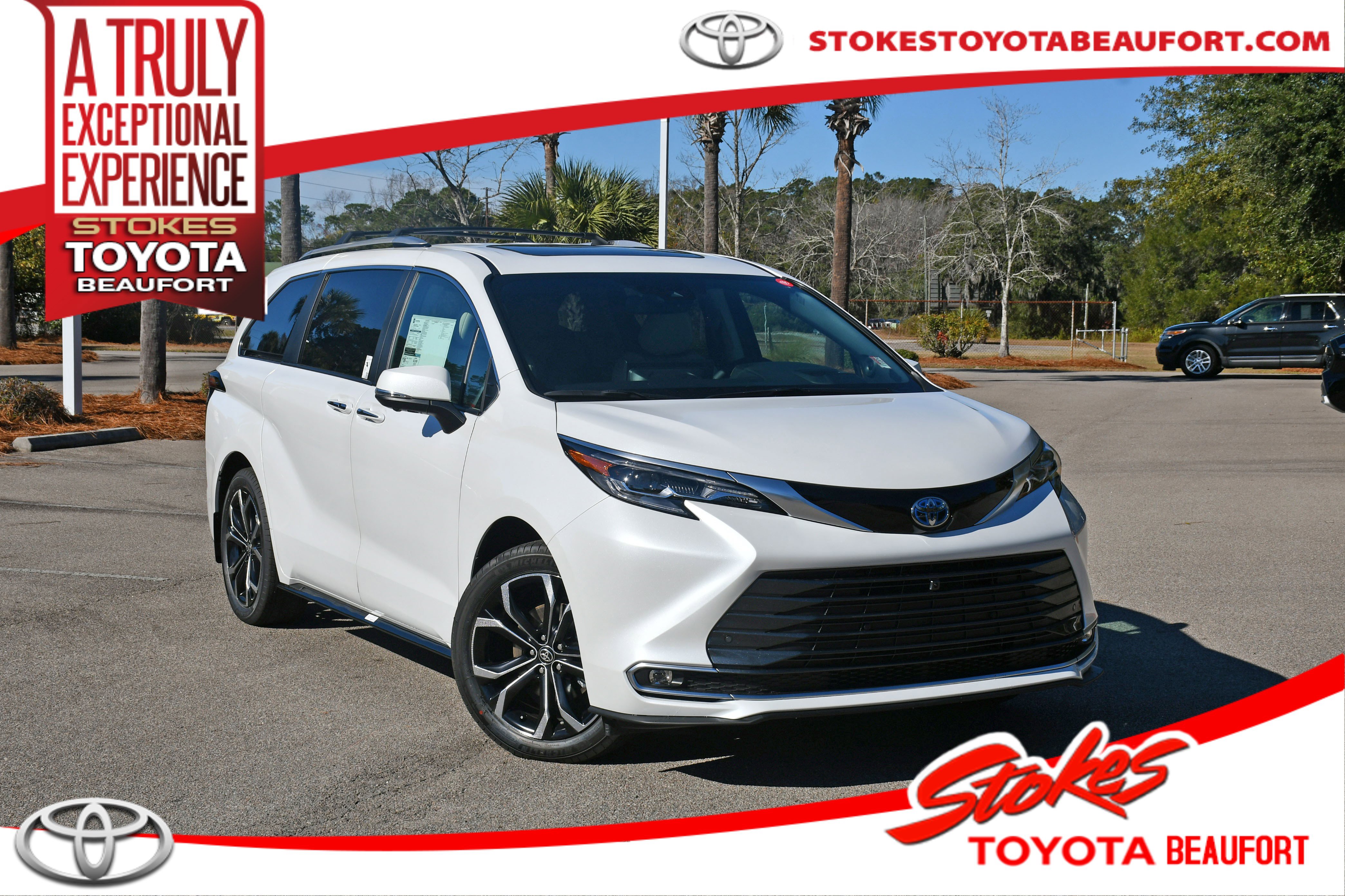 2025 Toyota Sienna Platinum's photo