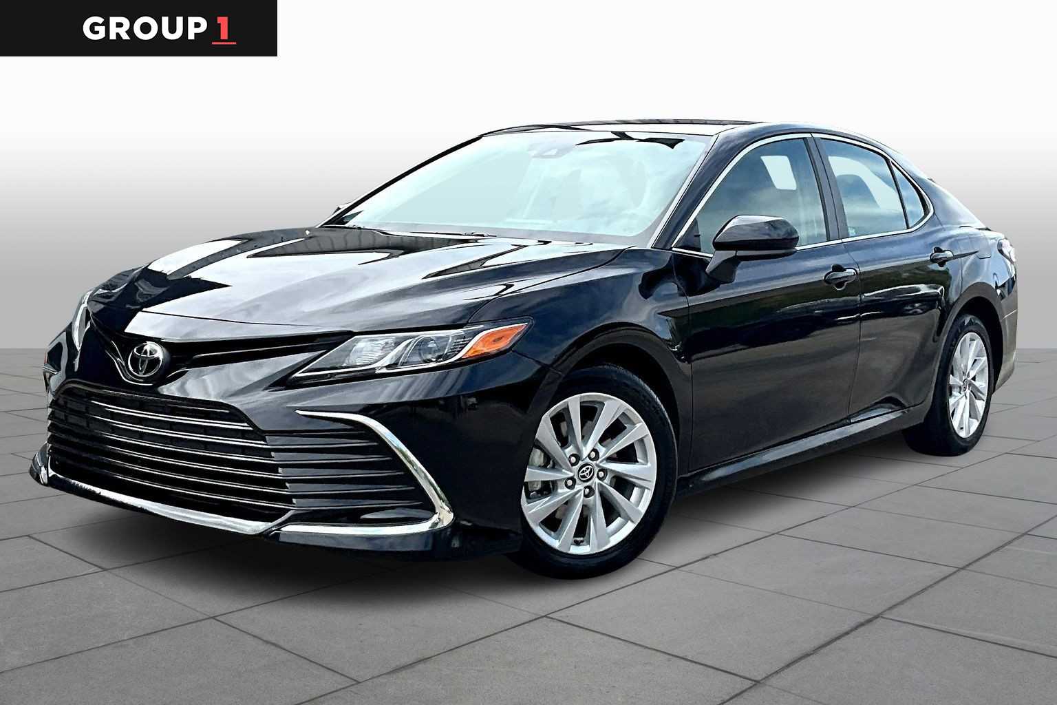 2024 Toyota Camry LE's photo