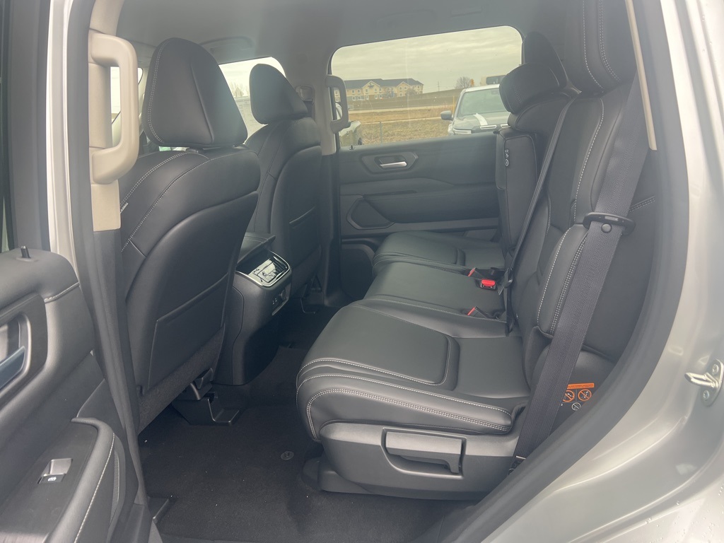 2025 Nissan Armada SV photo 11